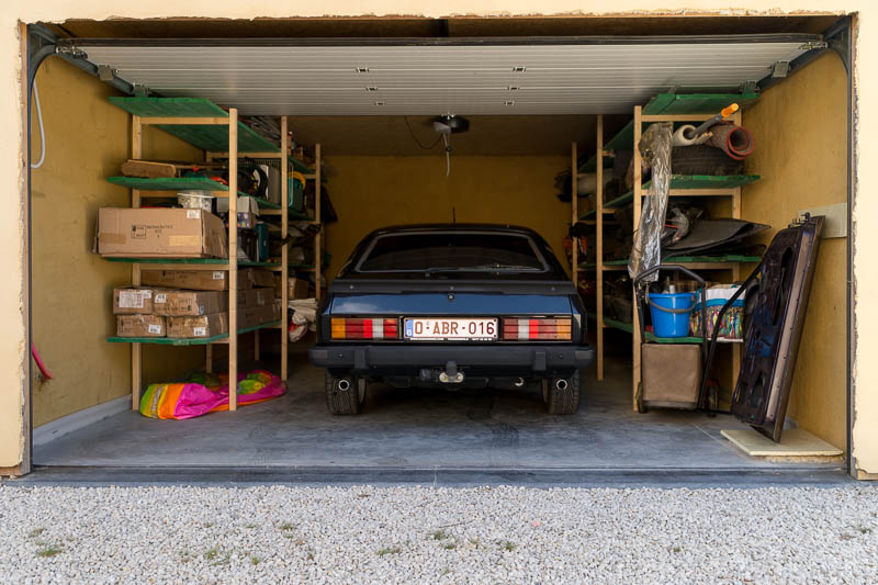 De Ford Capri staat binnen!