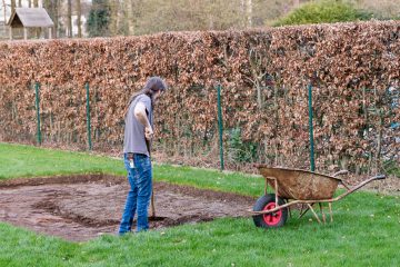 Nog eventjes verder werken aan de fundering voor ons tuinhuis